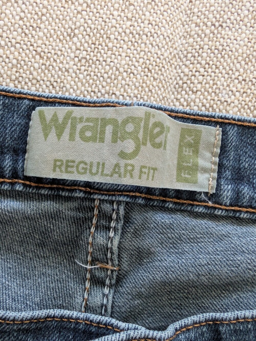 Men's Wrangler Blue Denim Jeans Regular Fit Flex - Picture 3 of 9